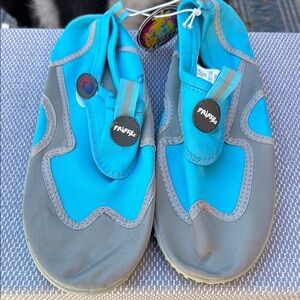 Frisky Aqua/water shoes size 8 men’s